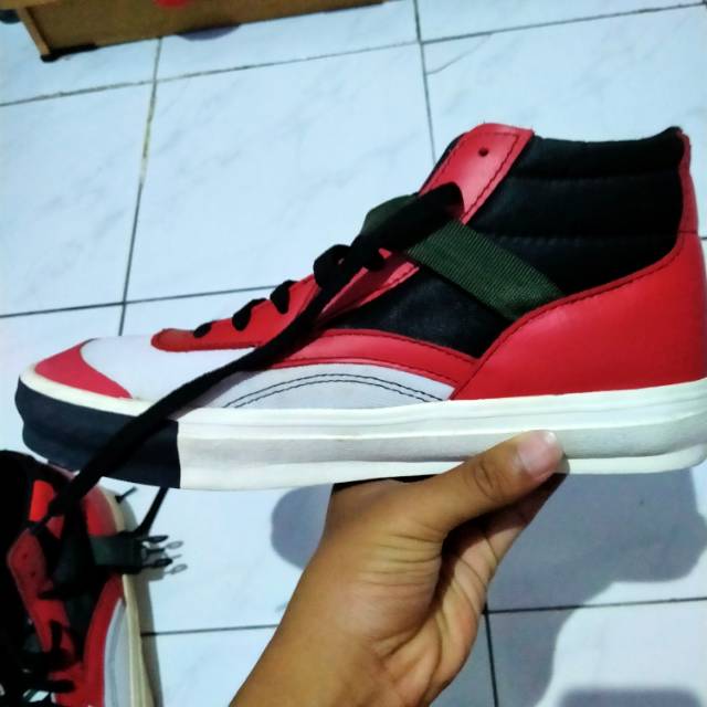 Losing grip red