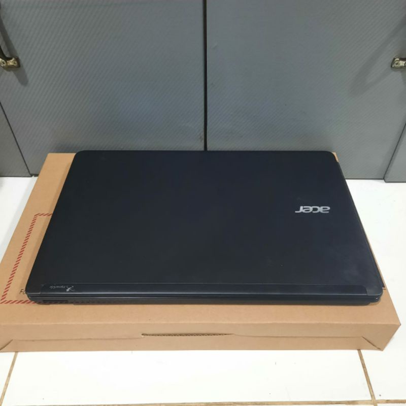 Laptop Acer Travelmate P455 Cor i5-4210U Ram 4/SSD 128 Dualvga amd Radeon HD8600 2GB Layar 15,6inch Keyboard backlight