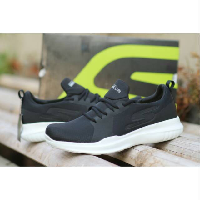 New Sepatu skechers pria / Skechers black / Skechers Original / Skechers go run
