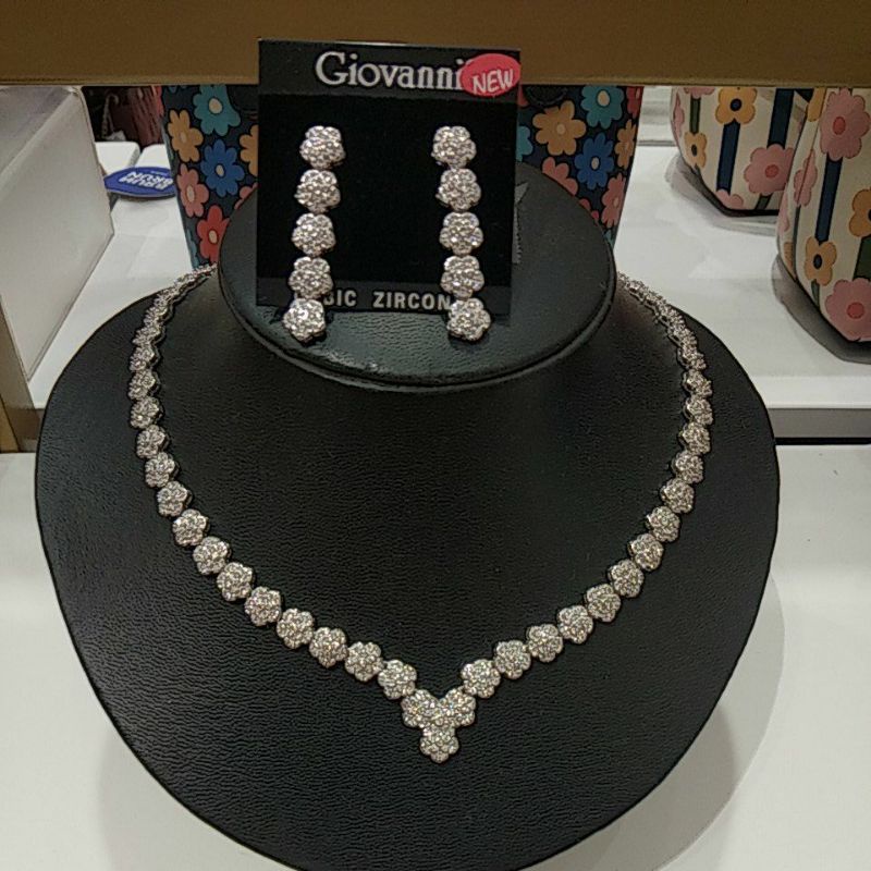 GIOVANNI kalung set anting pesta
