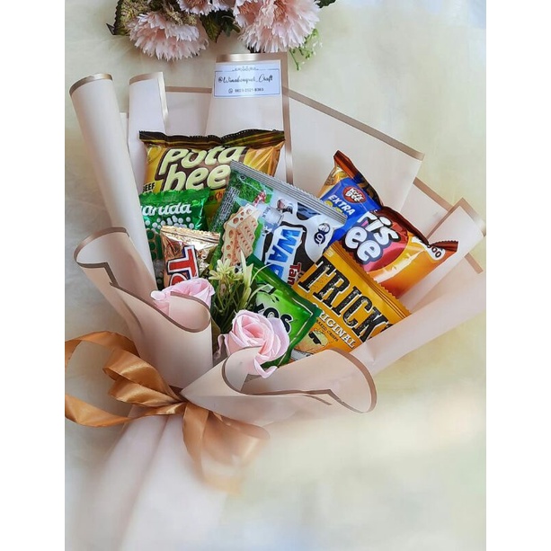 

Snack Bouquet (PO MAKS. 3 HARI). [Bouquet Wisuda, Buket Boneka Wisuda, Buket Wisuda, Buket Pernikahan, dll]