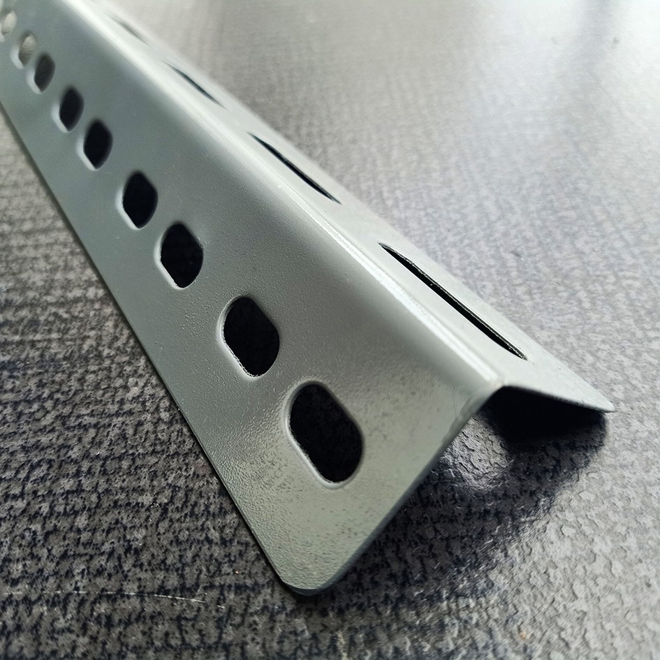 Biaya potong besi siku lubang