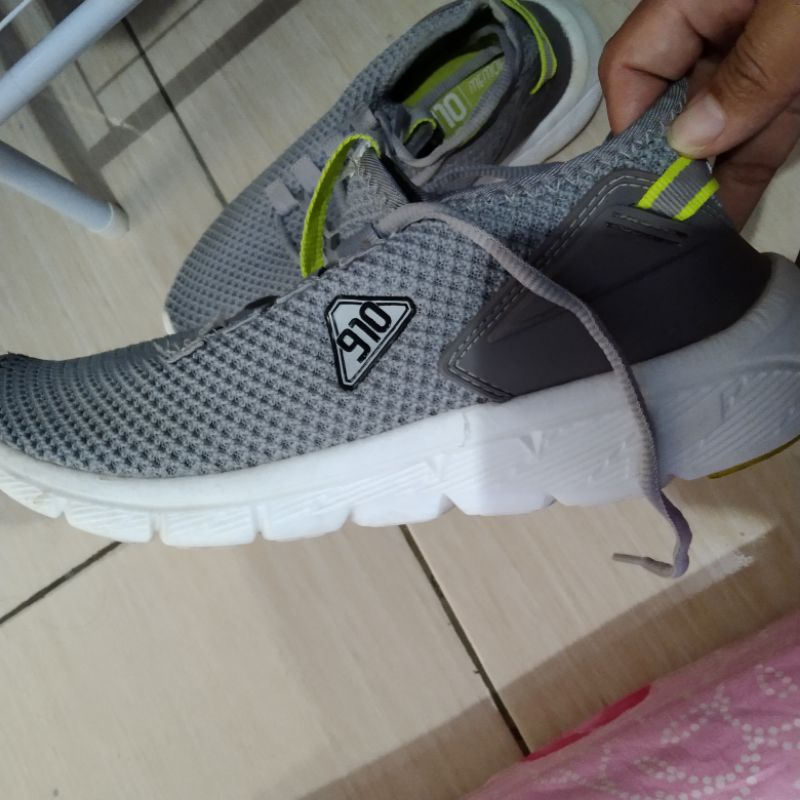 preloved sepatu nineten size 37