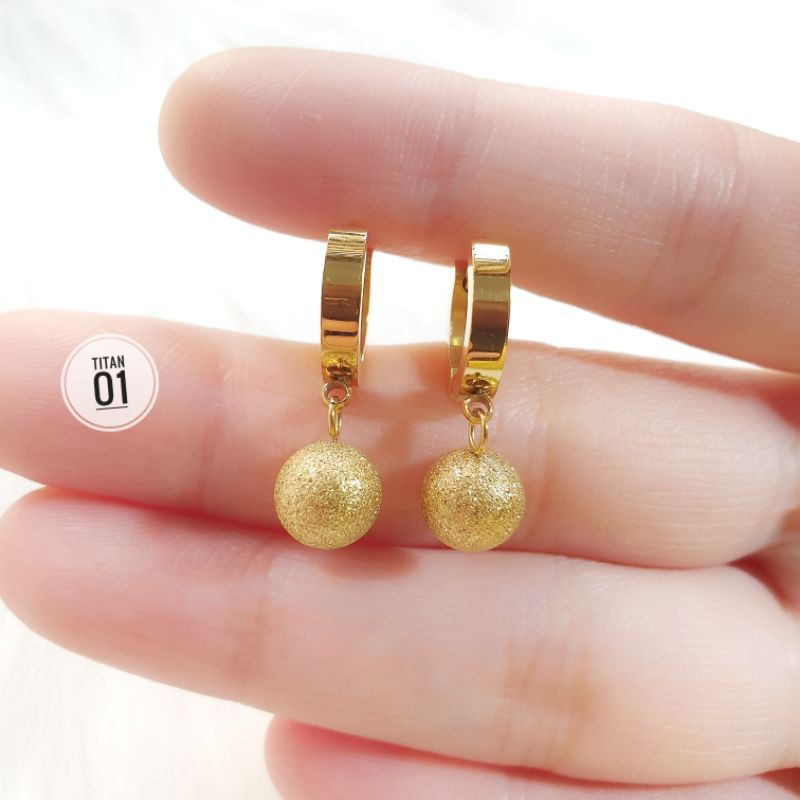 Anting Bola Dancing Stone Titanium Ukir Pasir N03122105