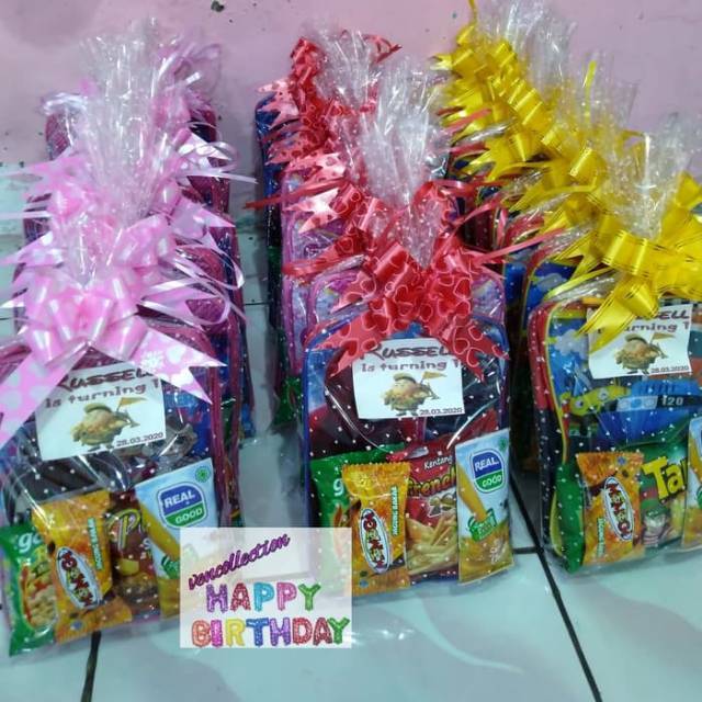 

Paket souvenir ulang tahun tas tenteng dan snack
