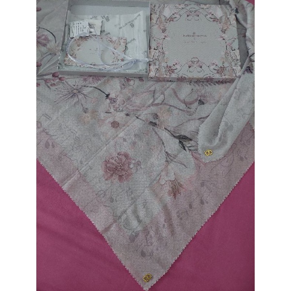 Preloved buttonscarves Nada series (Dis)