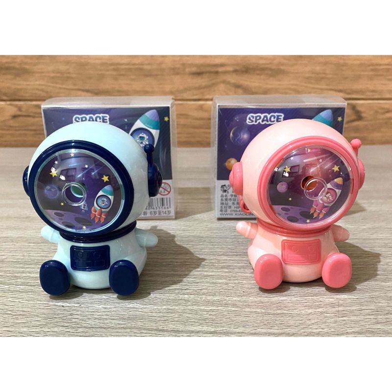 

Rautan Putar Karakter Astronot