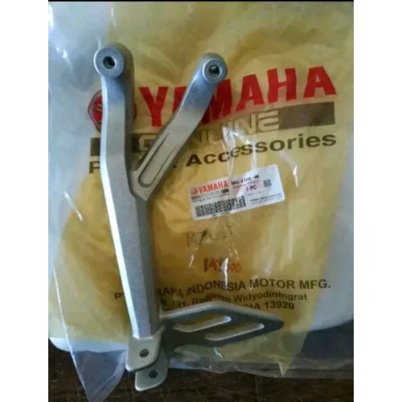 breket dudukan footstep belakang kiri R15 vva v3 Original Yamaha