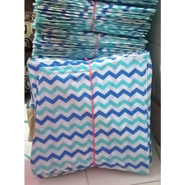 isi 50pcs Layangan Kertas Motif Kado ukuran 58 Sukabumi mainan tradisional layang layang