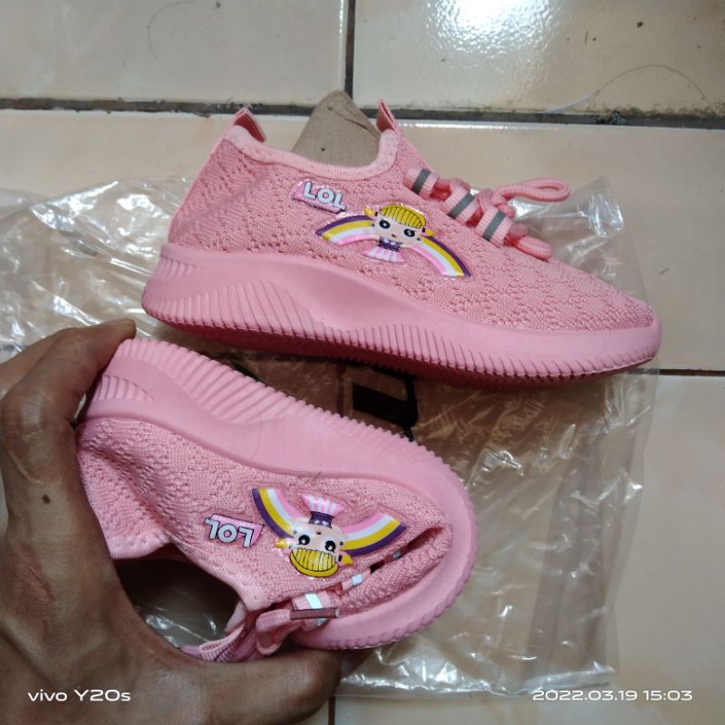 sepatu anak perempuan karakter