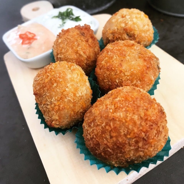 

Bitterballen Frozen dengan saus tartar