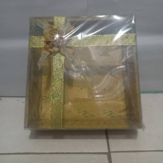 Kotak hantaran kue