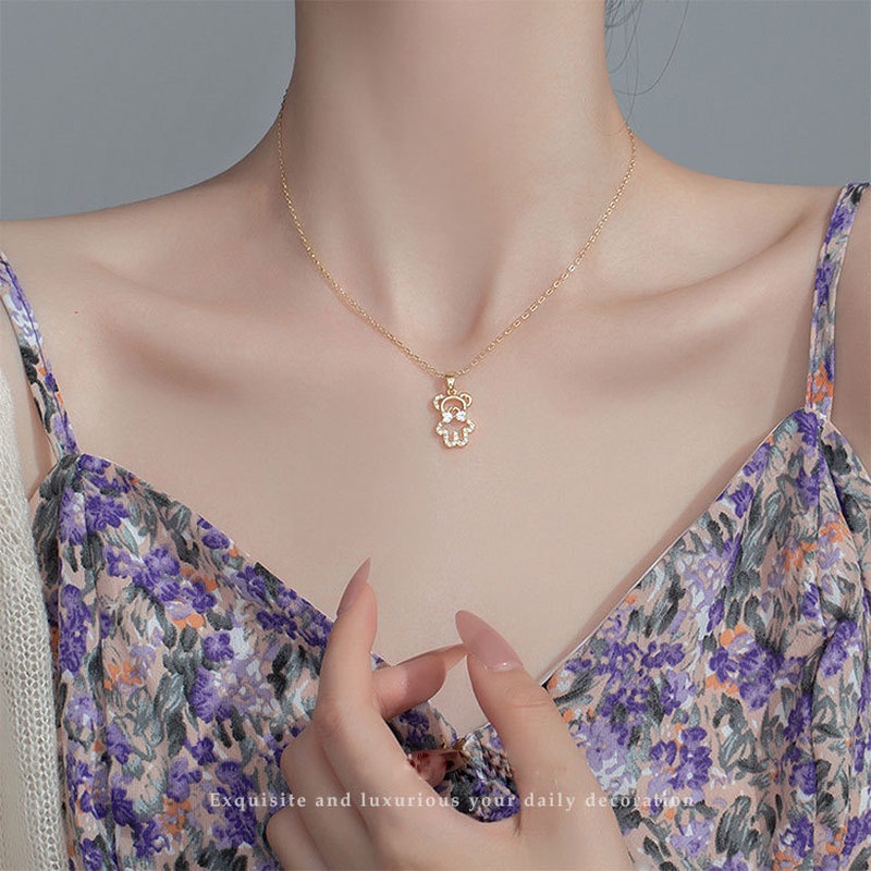 Magic789 Kalung Rantai Liontin Beruang Kecil Hollow Hias Kristal Imitasi Ala Vintage Untuk Wanita