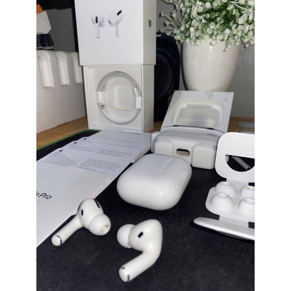 Airpods Pro with wireless charging case
