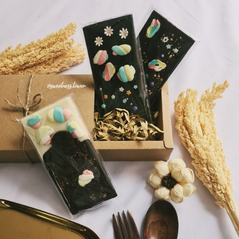 

Dark Chocolate Bark Rainbow - Dark Milk White Strawberry Cokelat Bar Sweetness Tower