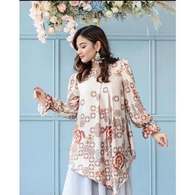 Zalina Blouse Wearing Klamby