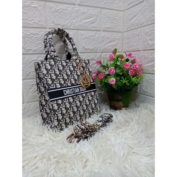 PROMO!!!TERLARIS HANBAGS WANITA DIARIKA TERBARU UK 19X16CM