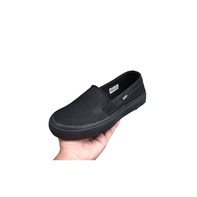 SEPATU SLIP ON  PRIA DAN WANITA 017 HITAM HITAM.SEPATU HITAM POLOS.SEPATU KERJA.SEPATU SANTAI.SEPATU PRIA DAN WANITA