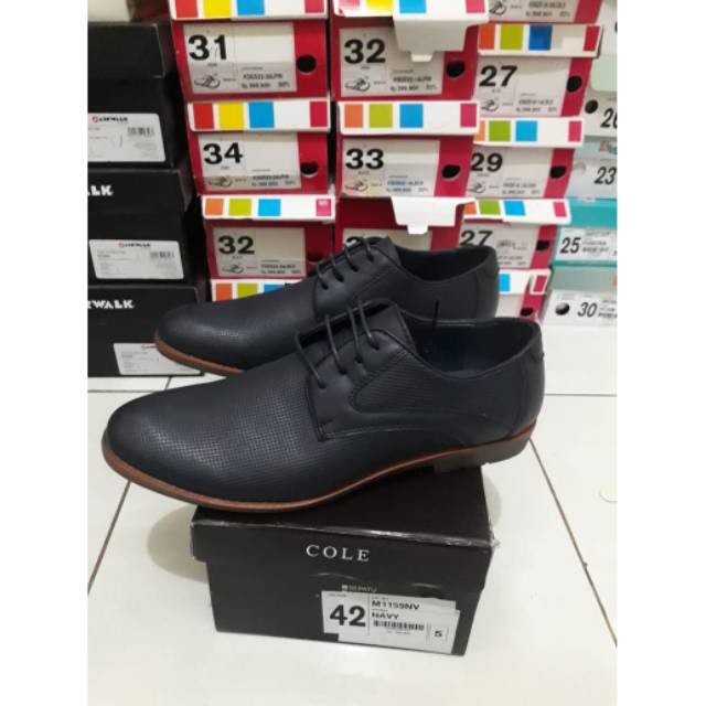 Sepatu Pria Cole Navy