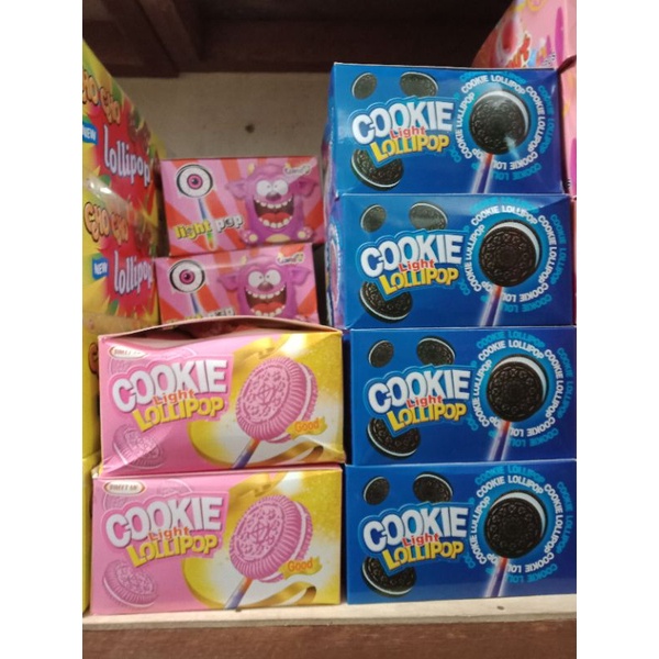 

Cookie Ligt Lollipop Wafer Rasa Cokelat & Strawberry 1 Box isi 30 Pcs