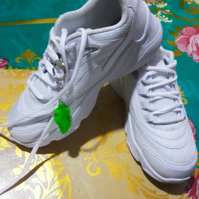 Sepatu pro Att putih