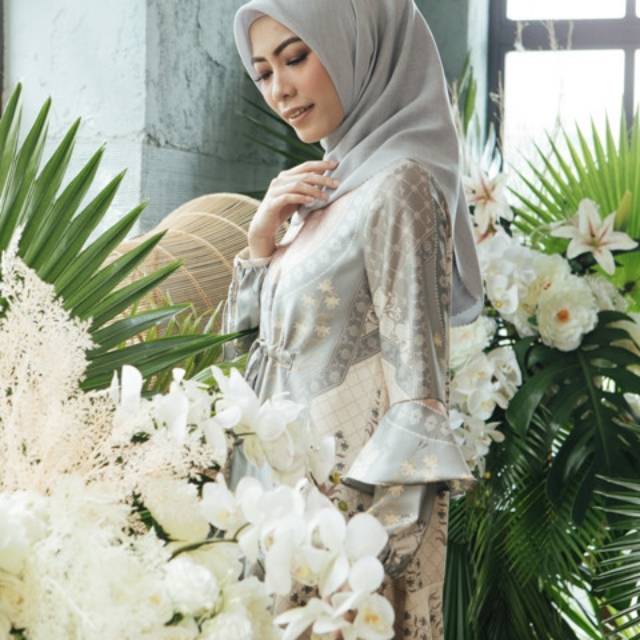 Rafflesia Tunik wearing klamby