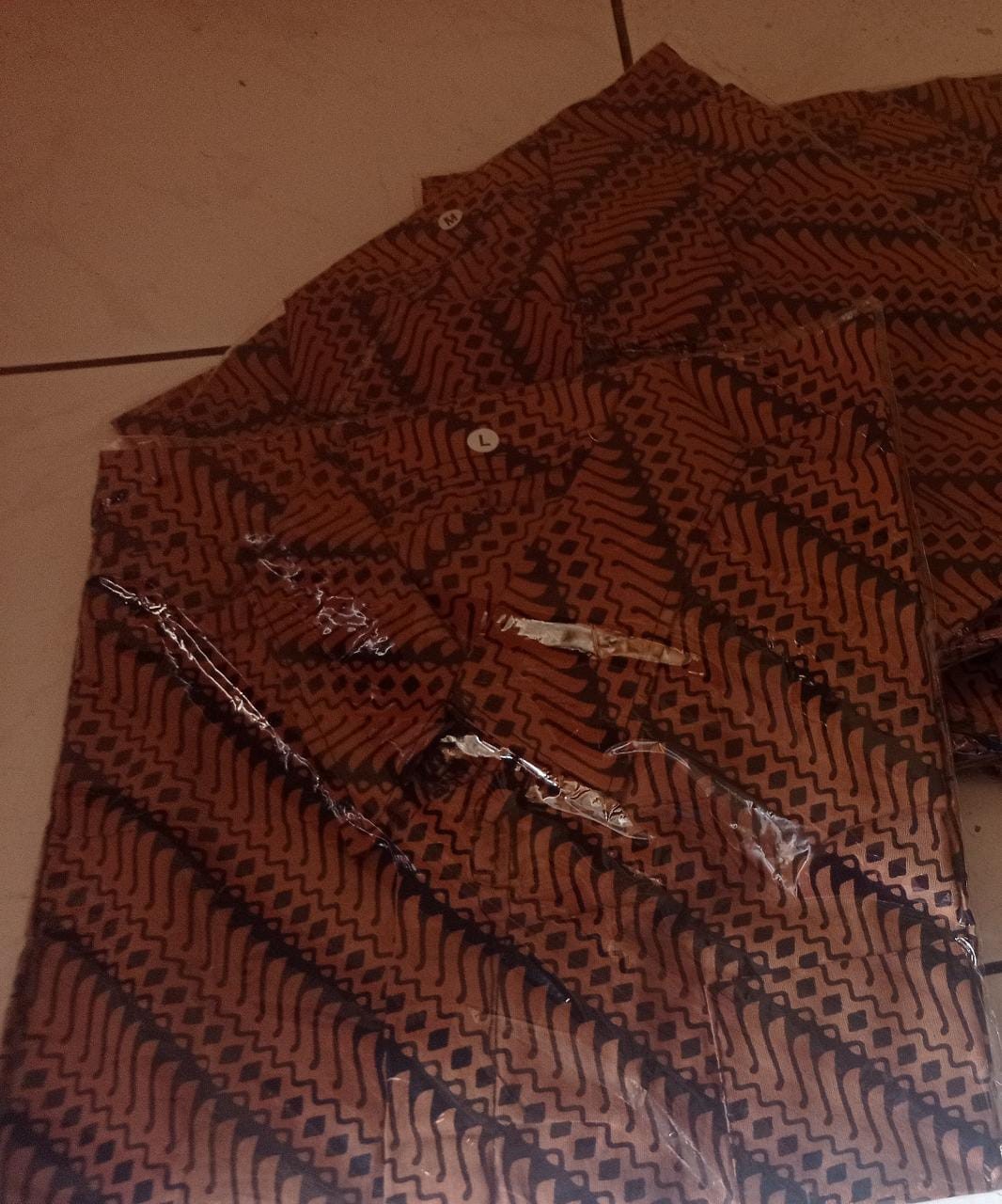 Hem Pendek Batik Sogan Elegan