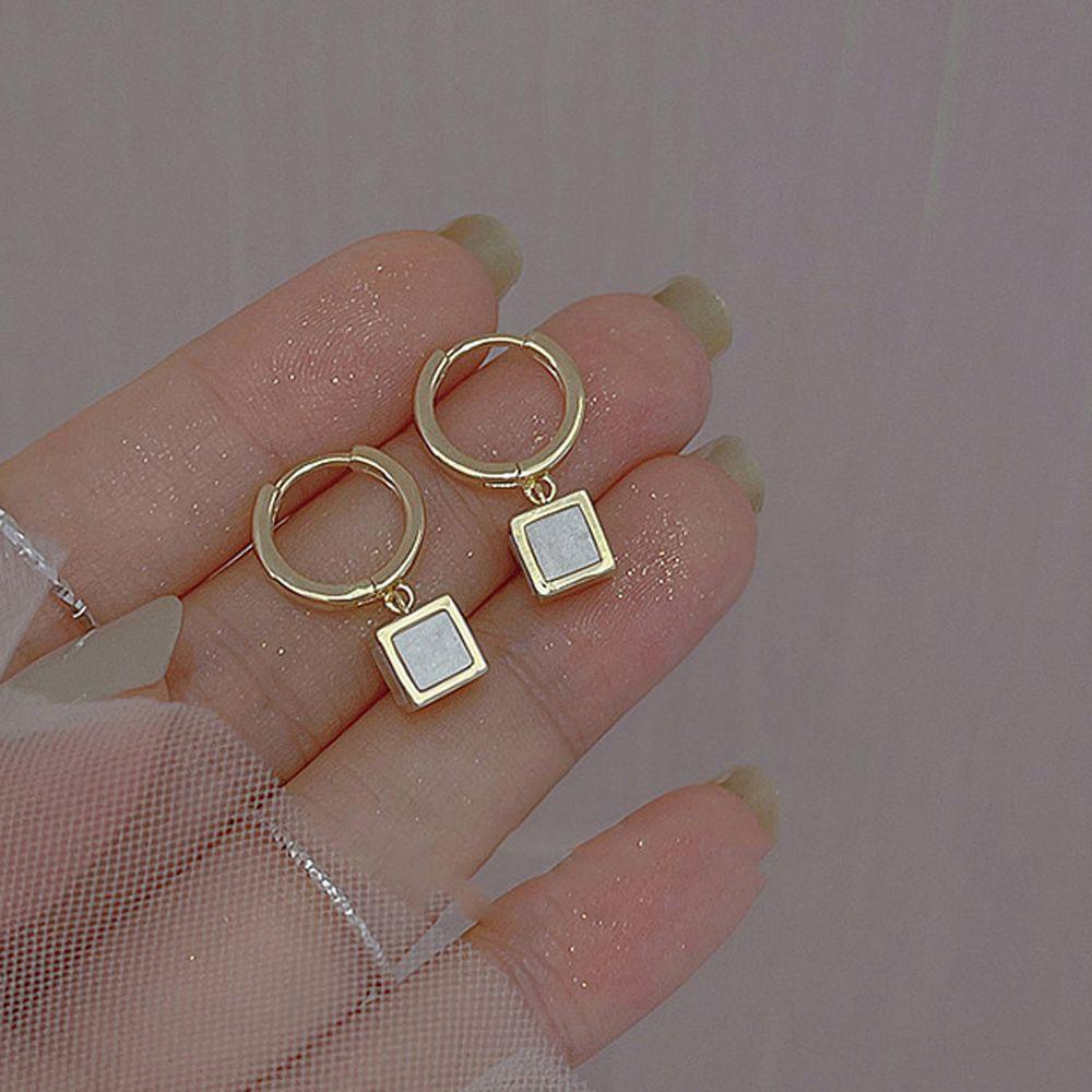 Mxbeauty Anting Wanita Geometri Peri Manis Sederhana Temperamen Vintage Gesper Telinga Persegi