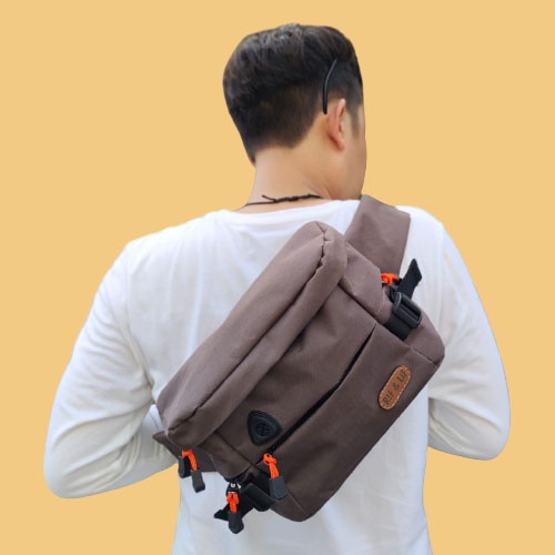 Tas Selempang Pria Cowok Laki-laki Casual Kasual Bahan Synthetic Leather untuk Traveling / Tas Pria Waist Bag Sling Bag untuk Jalan-jalan Murah dan Keren Warna Coklat Nude