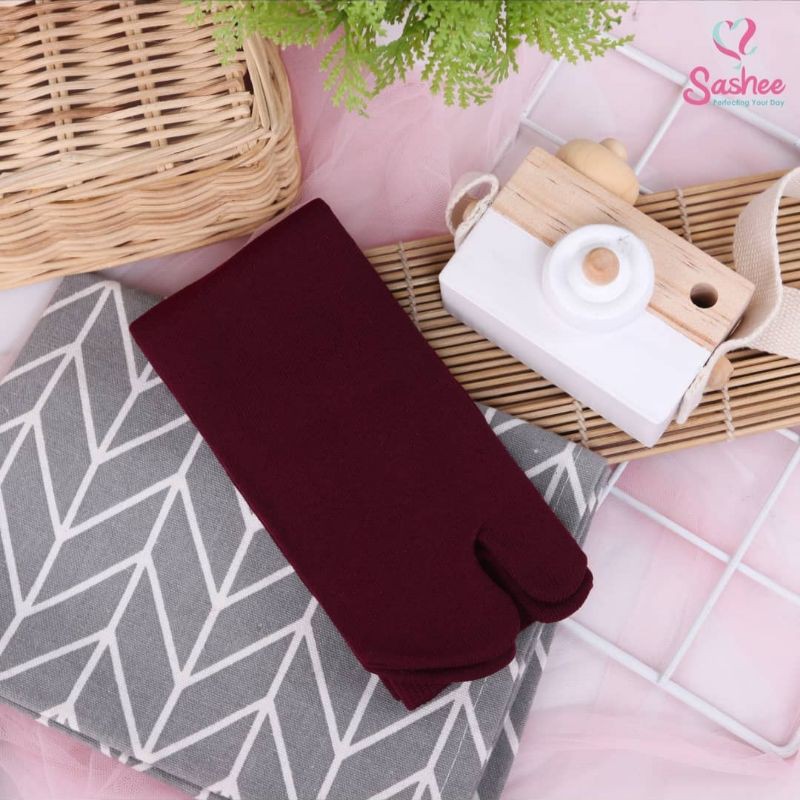 Sashee Kaos Kaki Jempol Basic-Maroon