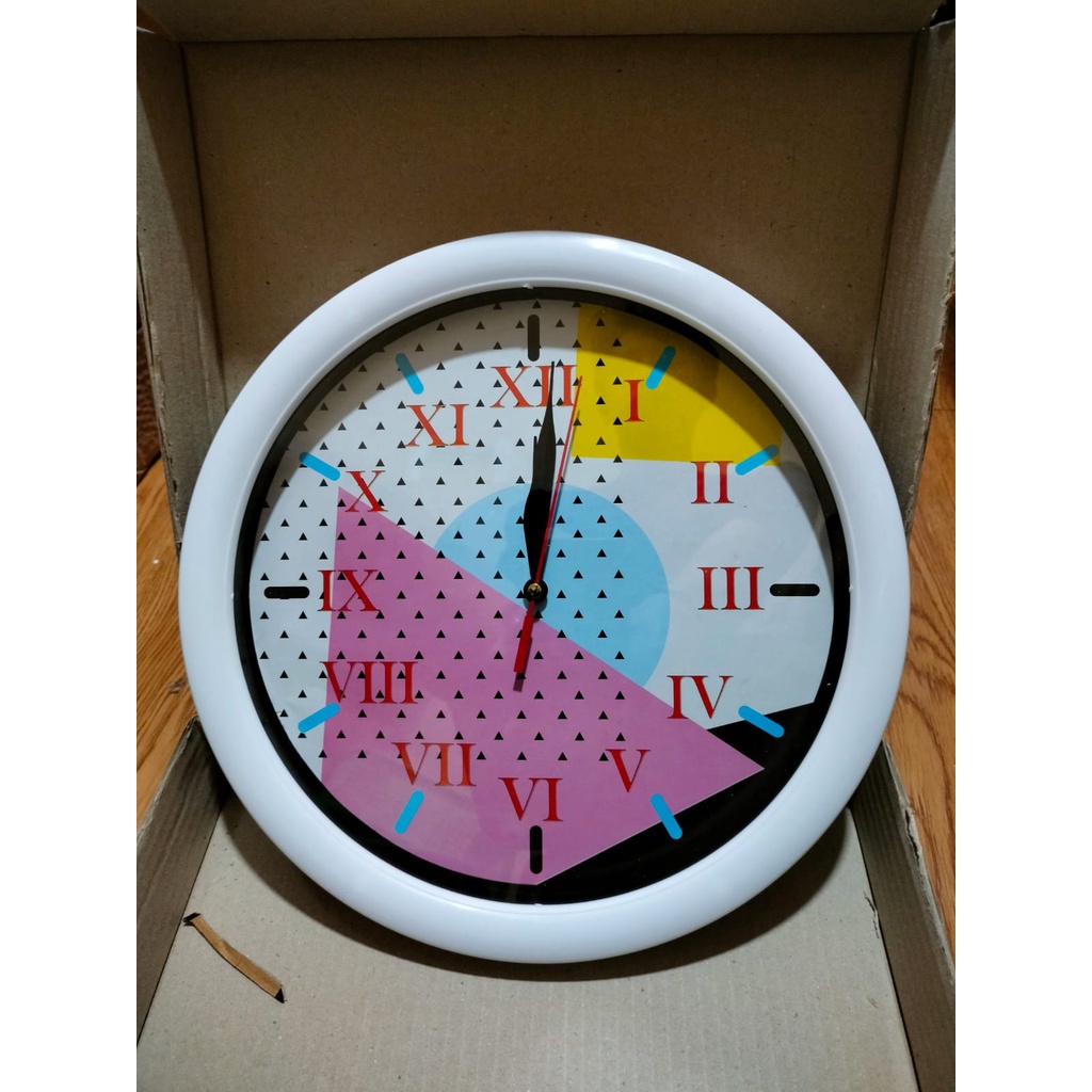 HOKO Jam Dinding Unik Motif Karakter / Jam Dinding Analog Polos Diameter 27cm / Wall Clock-SEGITIGA