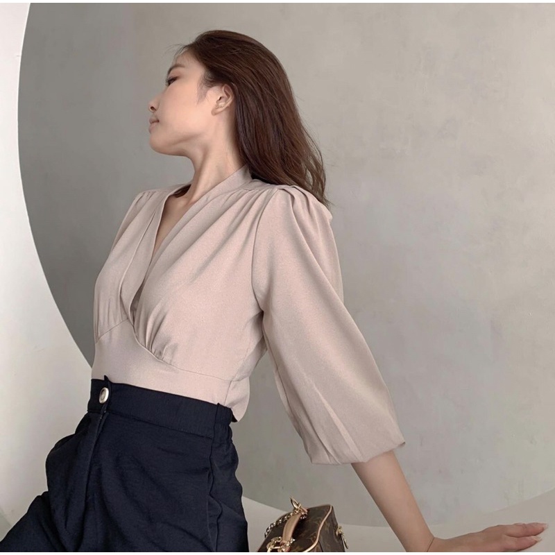 ARIANA LONGSLEEVE TOP CREPE BLOUSE WANITA PREMIUM KOREA - KEMEJA PESTA - KEMEJA KANTOR WANITA - TOP BASIC MEWAH V-NECK - ATASAN UNTUK KONDANGAN - TOP SEXY WARNA PASTEL - HADIAH / KADO ULTAH UNTUK CEWEK