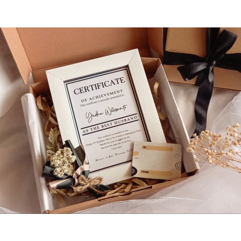 Hampers Pigura Sertifikat Wisuda Anniversary Wedding Kado Sahabat Pacar