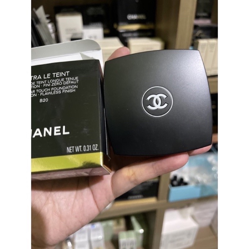 Chanel Ultra Le Teint Longwear Touch Foundation ( cushion )