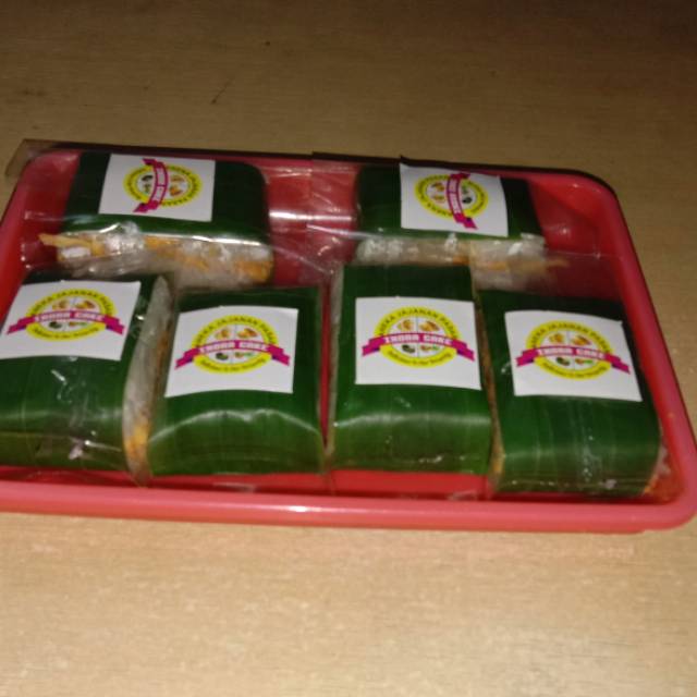 

Lemper ayam suwir pedas