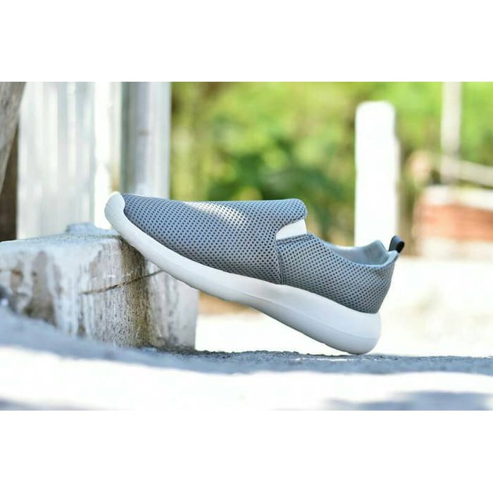NYAMAN SEPATU SPORT NIKE ROSHE RUN SLIP ON / CASUAL RUNNING PRIA / RR 10 BEST SELLER