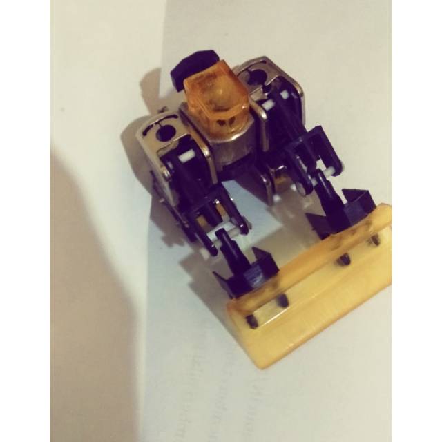 Miniatur Bulldozer dari Korek Gas