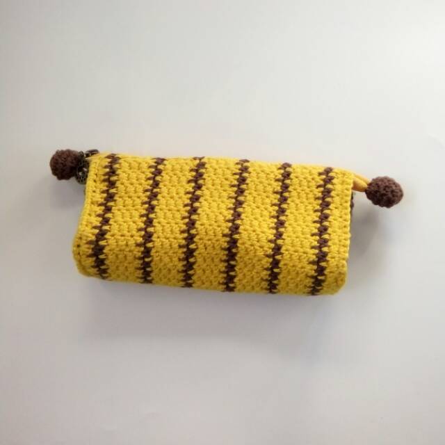 

TEMPAT PENSIL RAJUT motif strip