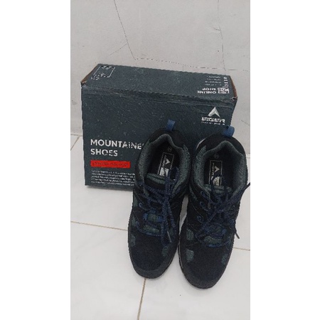 Sepatu EIGE*R Natoas 1.0 warna hitam size 44 Bekas