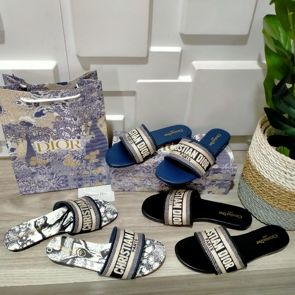 Flat Sandal wanita Dwell