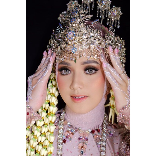 paket wedding Arsi Wedding / jasa rias pengantin / make up pengantin