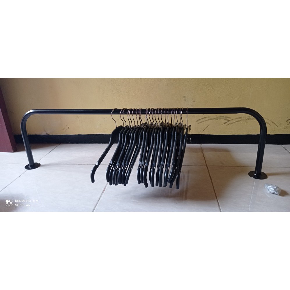 Hanger Gantungan plastik 282 hitam harga perlusin ( 12 bh ) / Hanger Gantungan Plastik (1Lusin) 282 | Gantungan Baju Berkualitas - hanger kaos