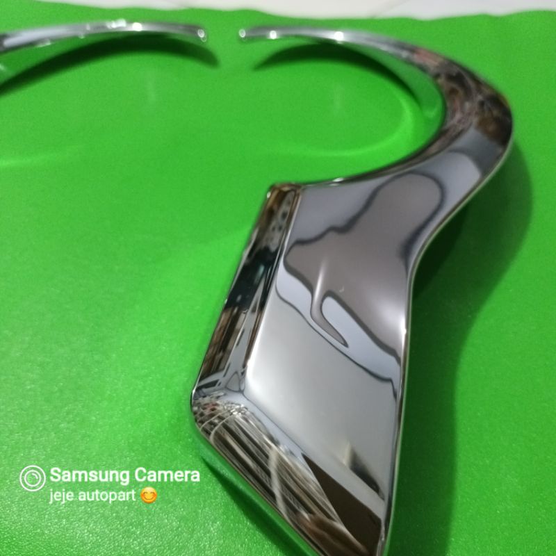 lis list garnish lis cover  foglamp foglam avanza veloz 2015-2018 original asli toyota