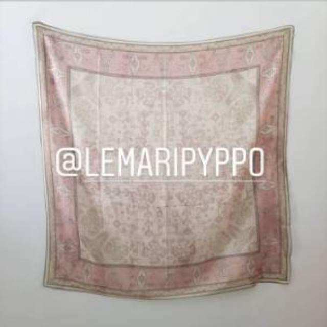 PL  Wearing Klamby Scarf