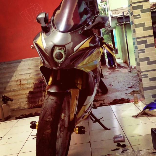 Tameng Headlamp Depan Suzuki Gsx R Model Gsx 1000 Shopee Indonesia