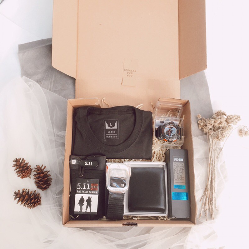 

Hampers cowo / ulang tahun/ graduation/ anniversary