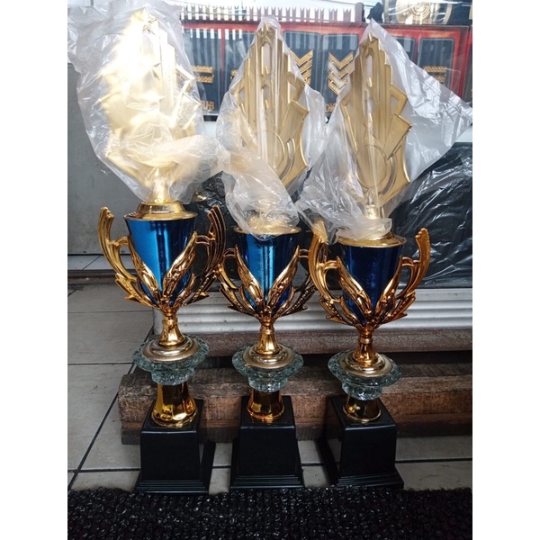 

Tulisan Piala per Set