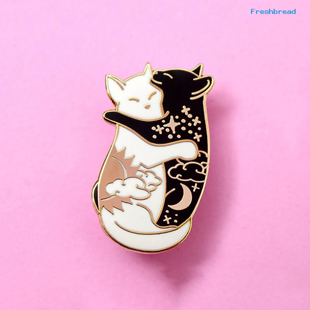 Bros Pin Enamel Bentuk Kucing Hugging Warna Hitam Putih Bahan Alloy Untuk Kerah Jaket Denim