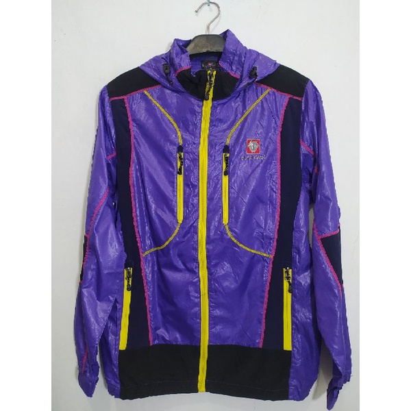 JAKET RUNNING BLACKYAK SECOND JAKET RUNNING BEKAS