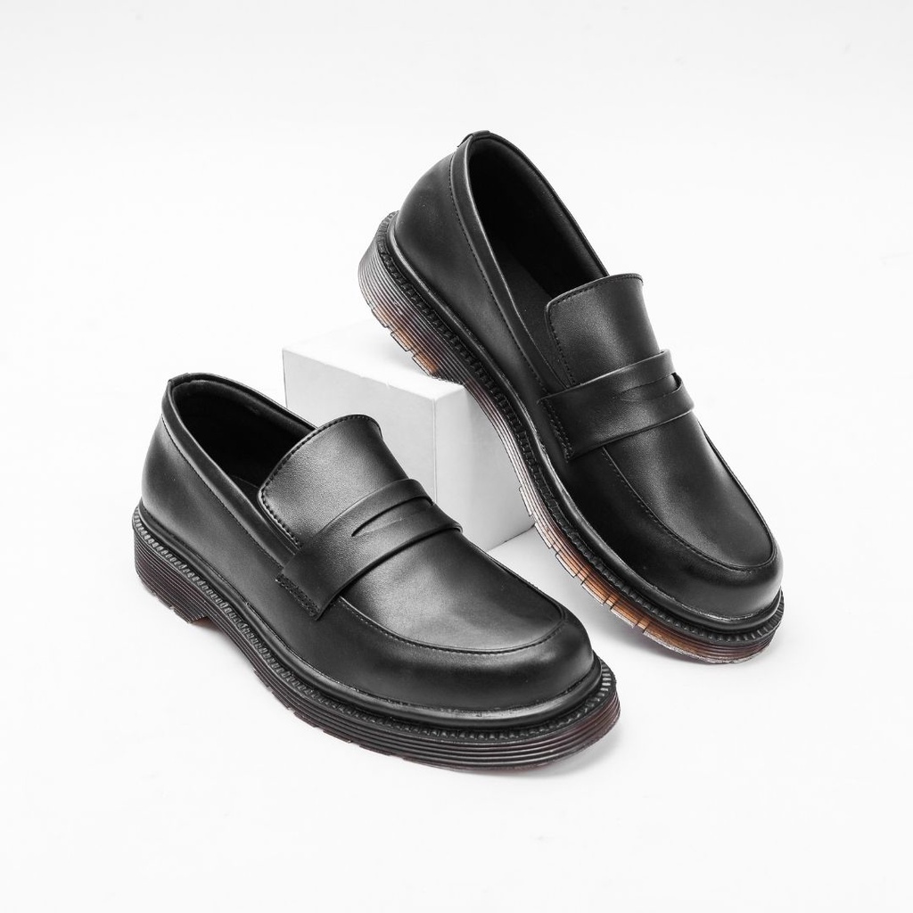 Xcloud x LALAKI Sepatu Formal SlipOn Pria LUIS Black